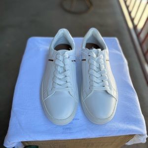 P-COOPR white men Size 9.5. Man sneaker shoes. White color. Floor display shoes.